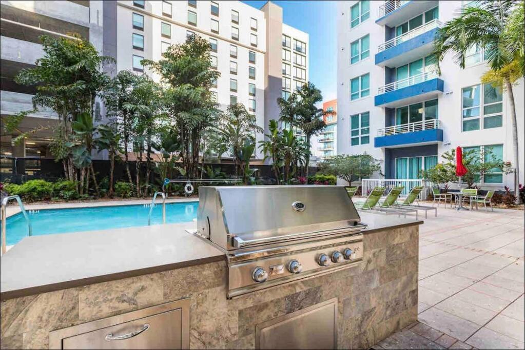 3 Min To Dt And Amalie Arena - Cozy 1br - Pool