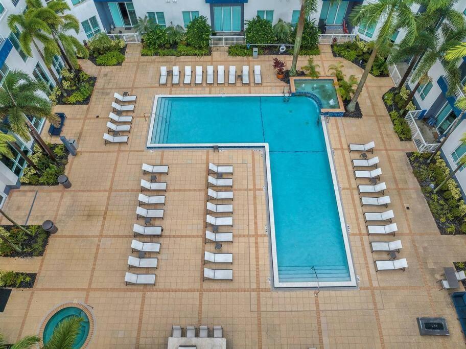 3 Min To Dt And Amalie Arena - Cozy 1br - Pool