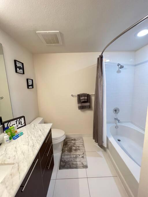 3 Min To Dt And Amalie Arena - Cozy 1br - Pool Apartment Tampa