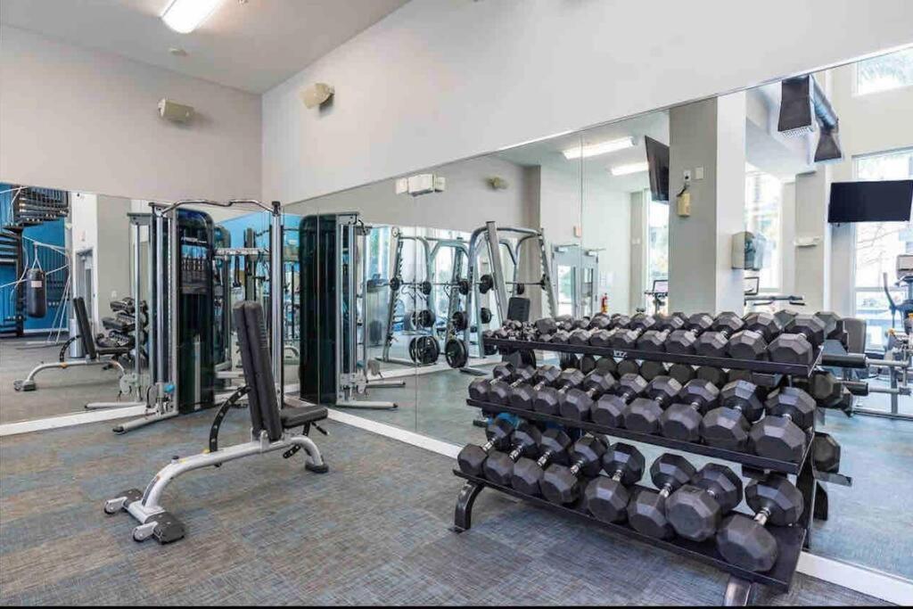3 Min To Dt And Amalie Arena - Cozy 1br - Pool