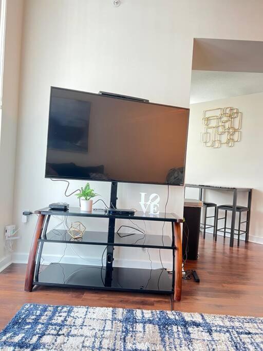 3 Min To Dt And Amalie Arena - Cozy 1br - Pool Tampa